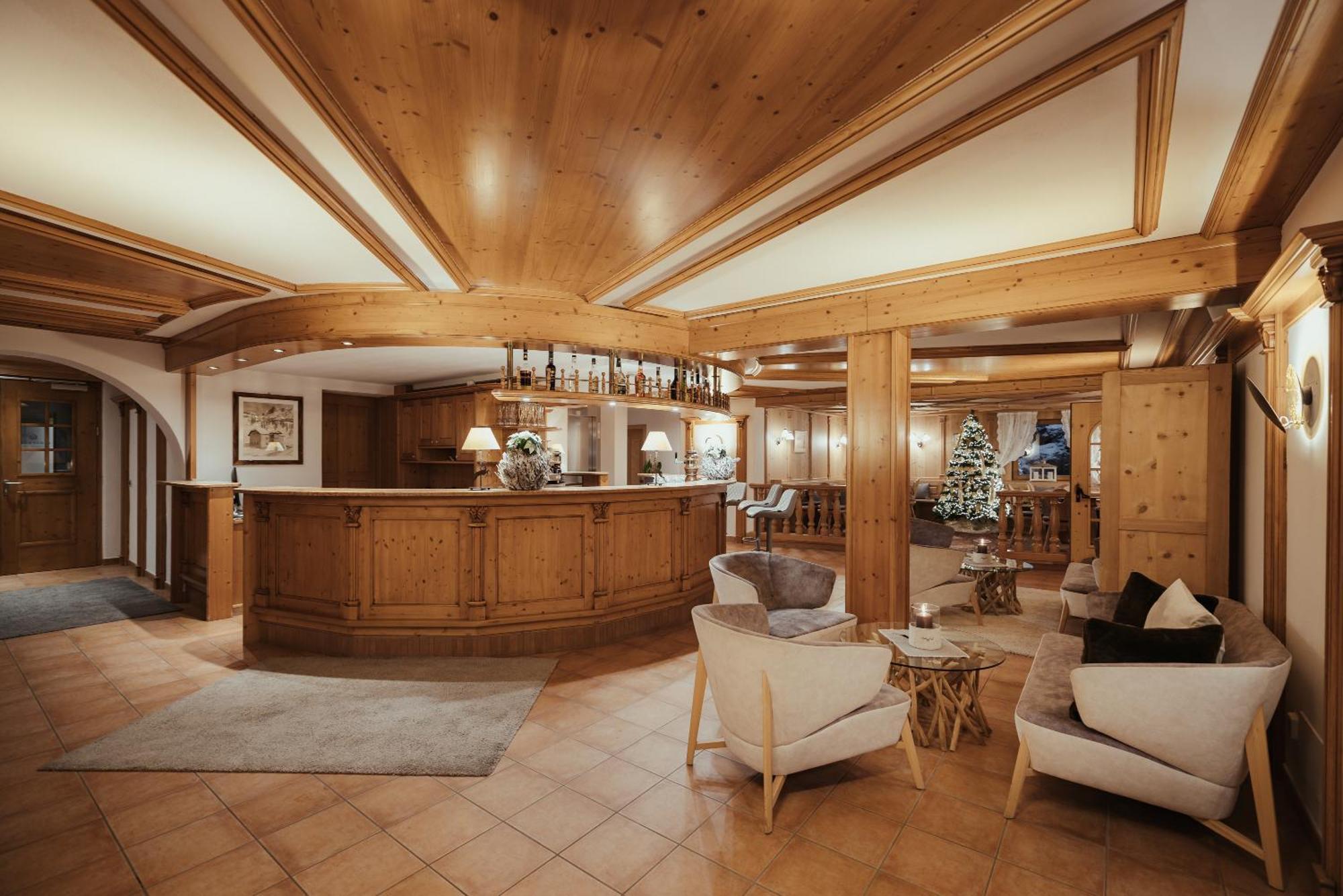 Villa Flora Mountain Lodges San Cassiano  Luaran gambar